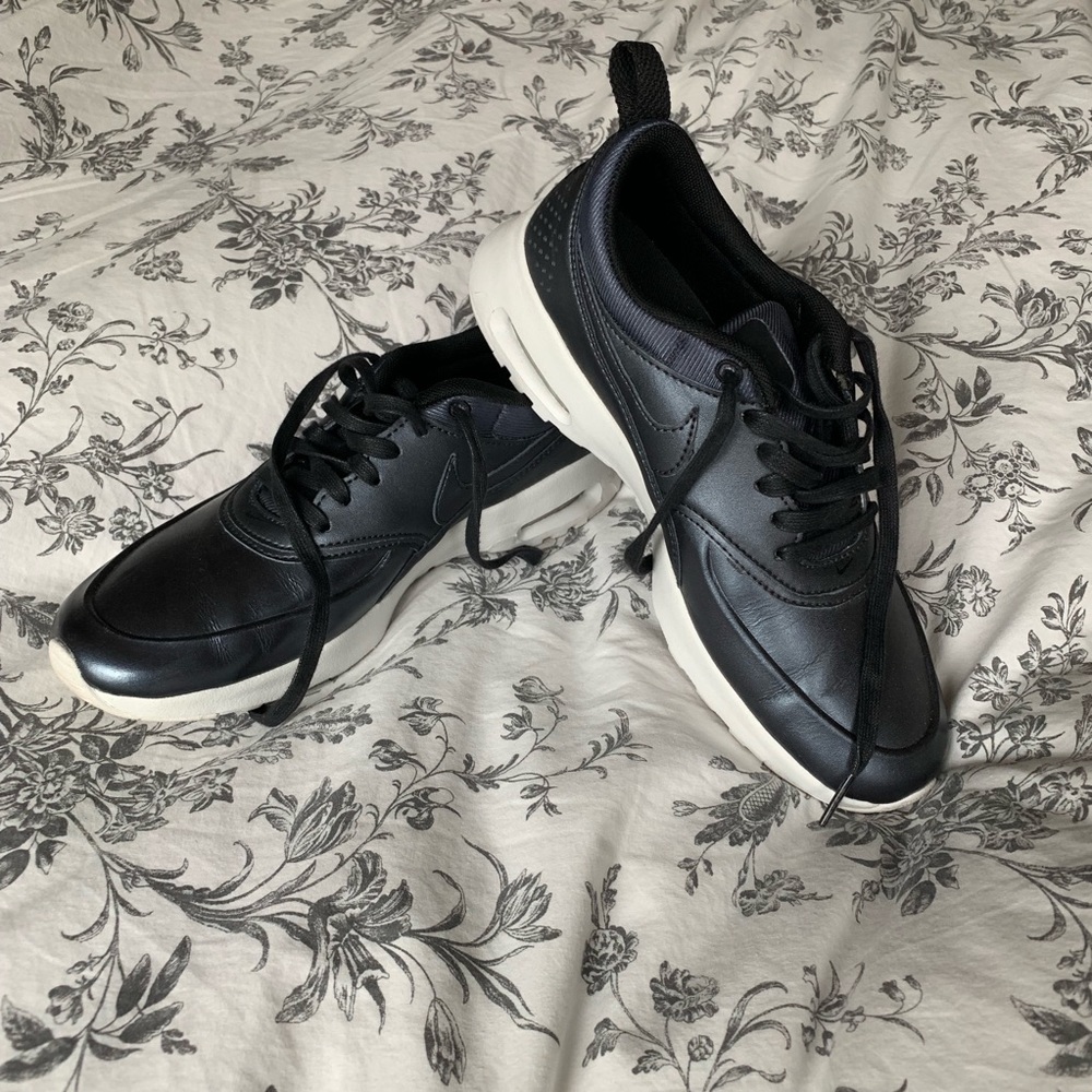 Nike Metallic Theas